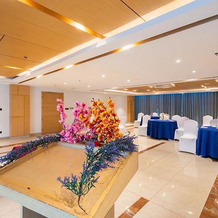 Hotel Siraichuli Csitvan Kültér fotó