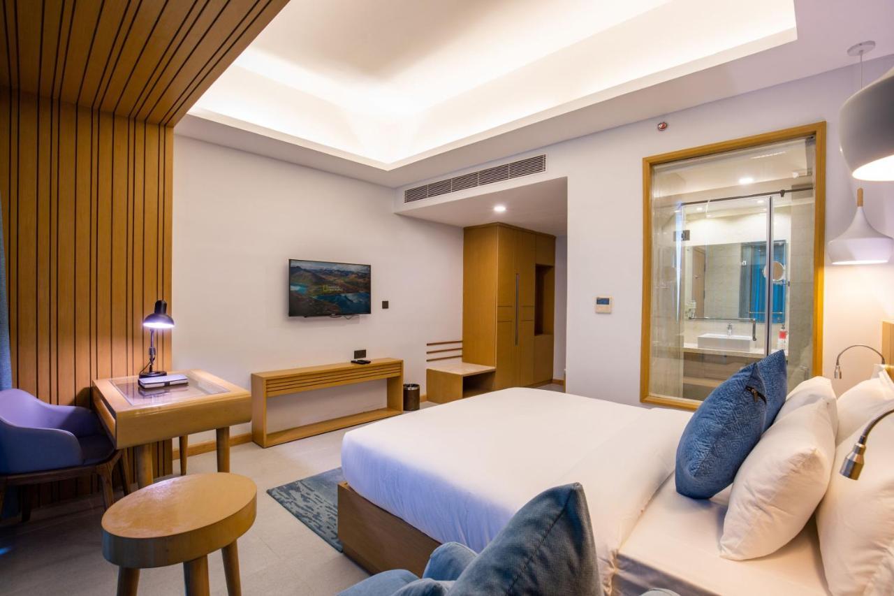 Hotel Siraichuli Csitvan Kültér fotó