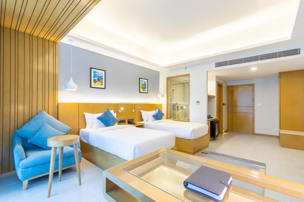 Hotel Siraichuli Csitvan Kültér fotó