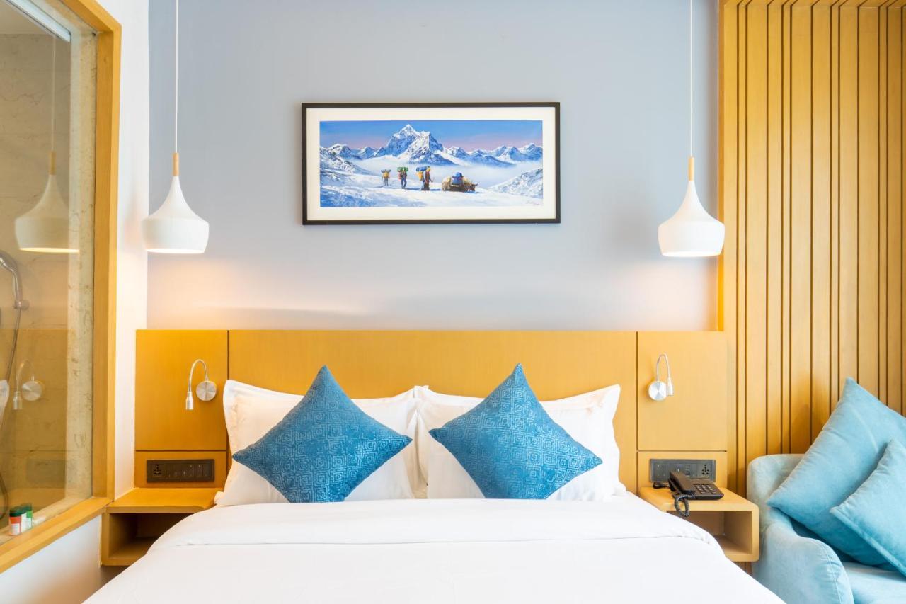 Hotel Siraichuli Csitvan Kültér fotó