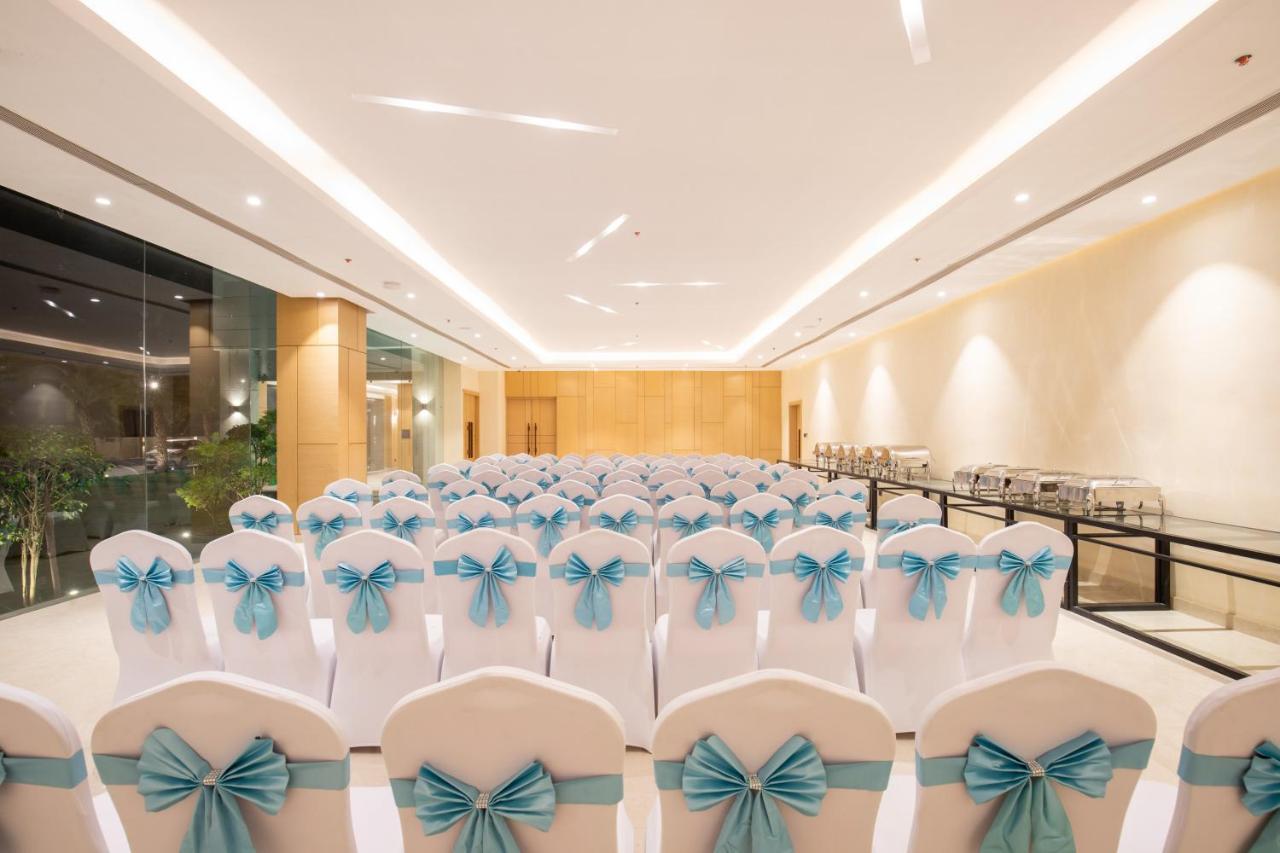 Hotel Siraichuli Csitvan Kültér fotó
