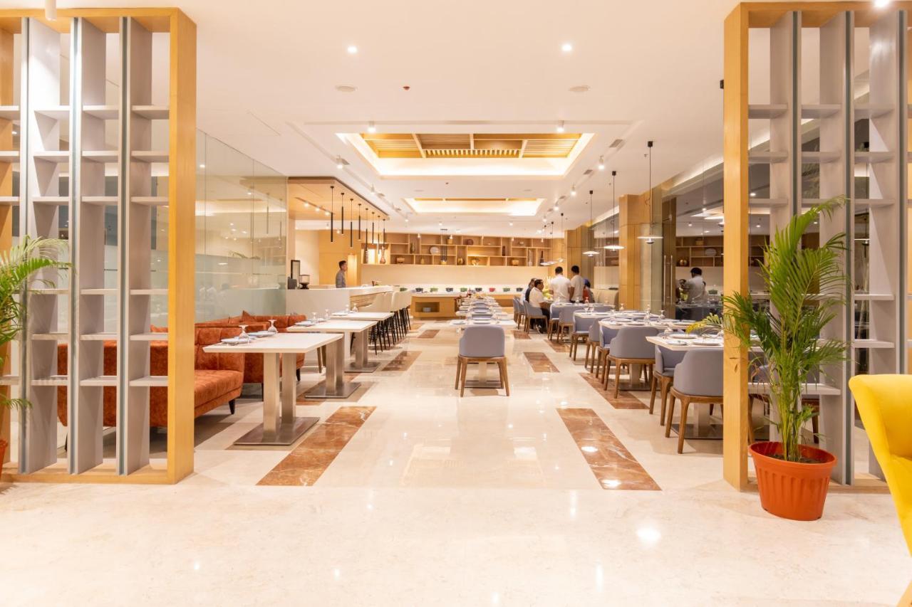 Hotel Siraichuli Csitvan Kültér fotó