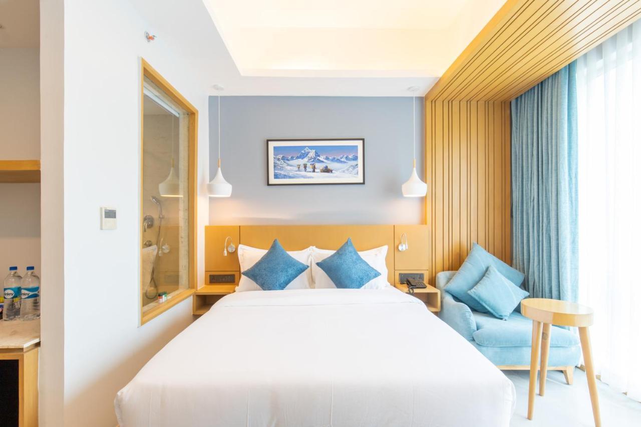 Hotel Siraichuli Csitvan Kültér fotó