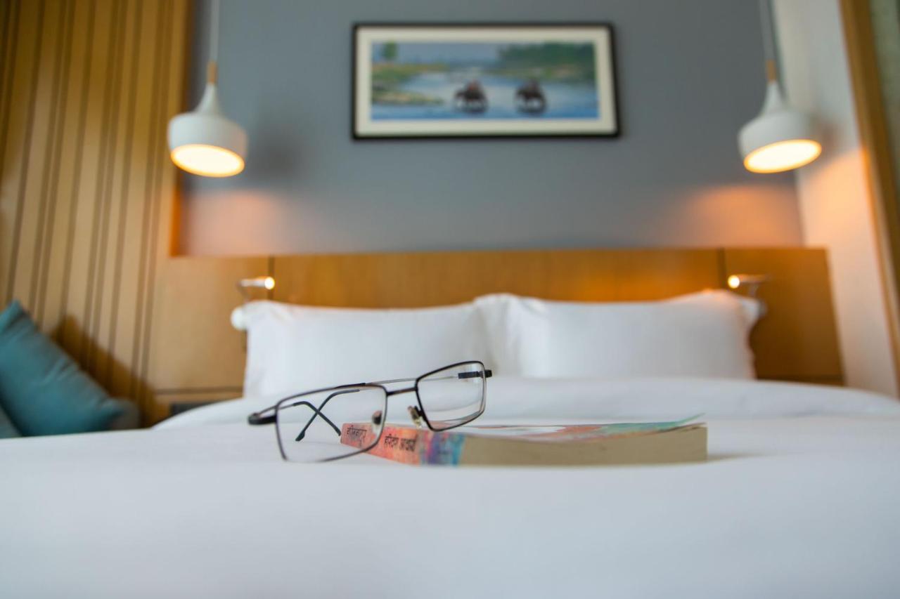 Hotel Siraichuli Csitvan Kültér fotó