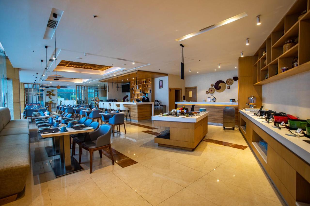 Hotel Siraichuli Csitvan Kültér fotó