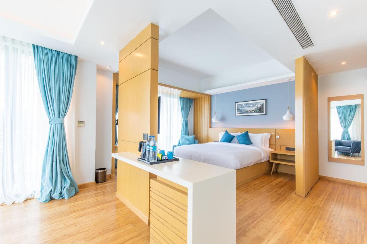 Hotel Siraichuli Csitvan Kültér fotó
