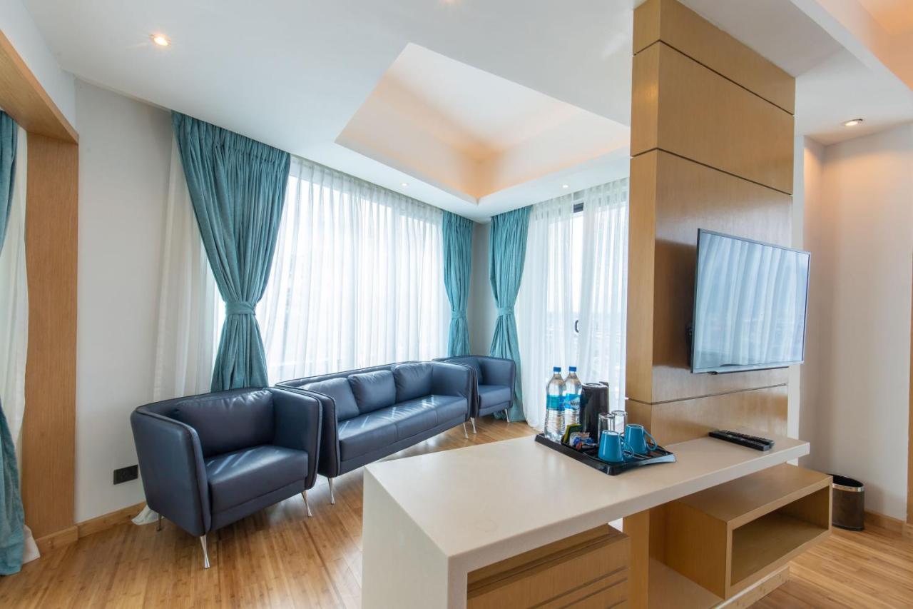 Hotel Siraichuli Csitvan Kültér fotó