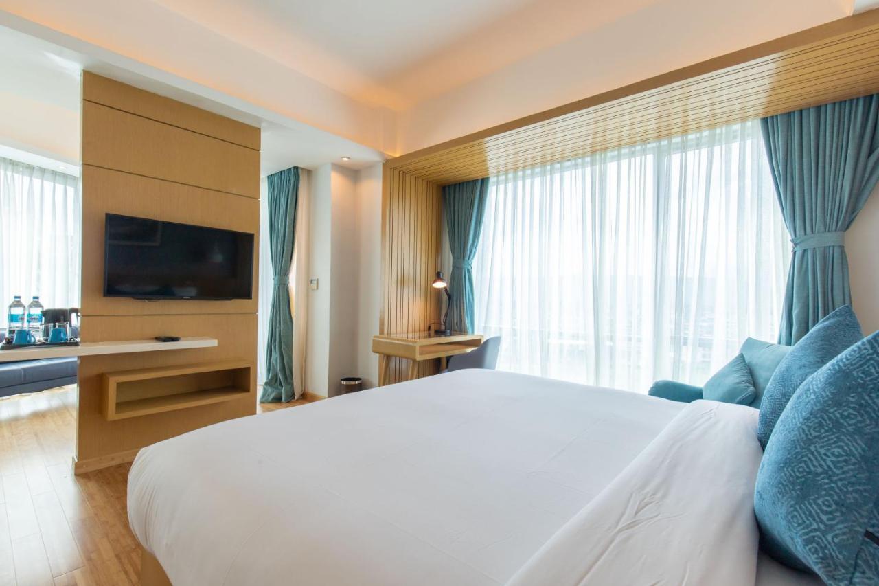 Hotel Siraichuli Csitvan Kültér fotó