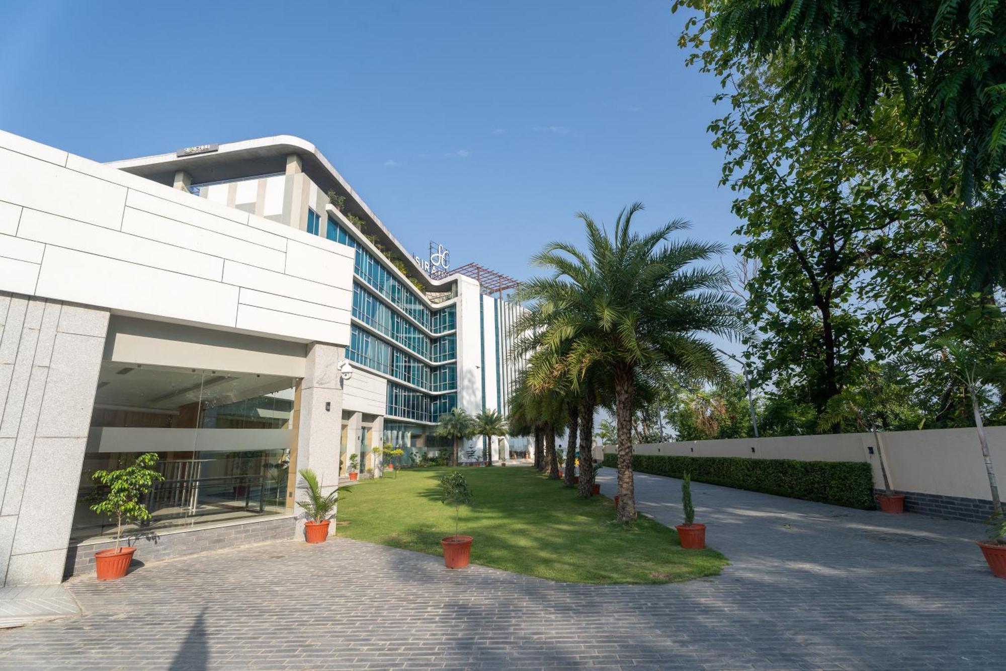 Hotel Siraichuli Csitvan Kültér fotó