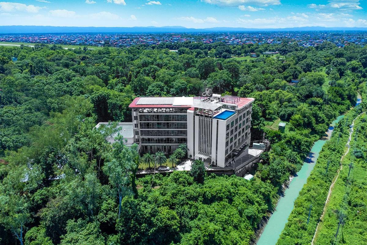 Hotel Siraichuli Csitvan Kültér fotó