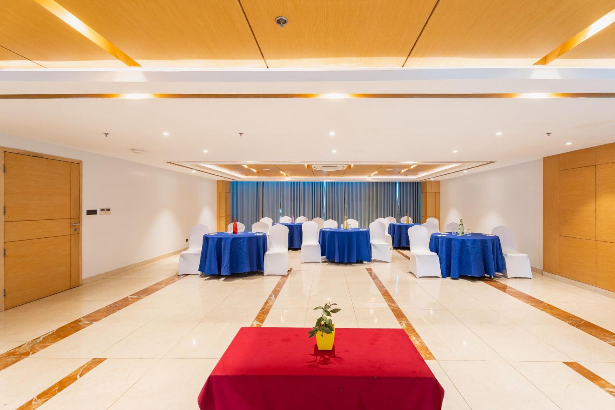 Hotel Siraichuli Csitvan Kültér fotó