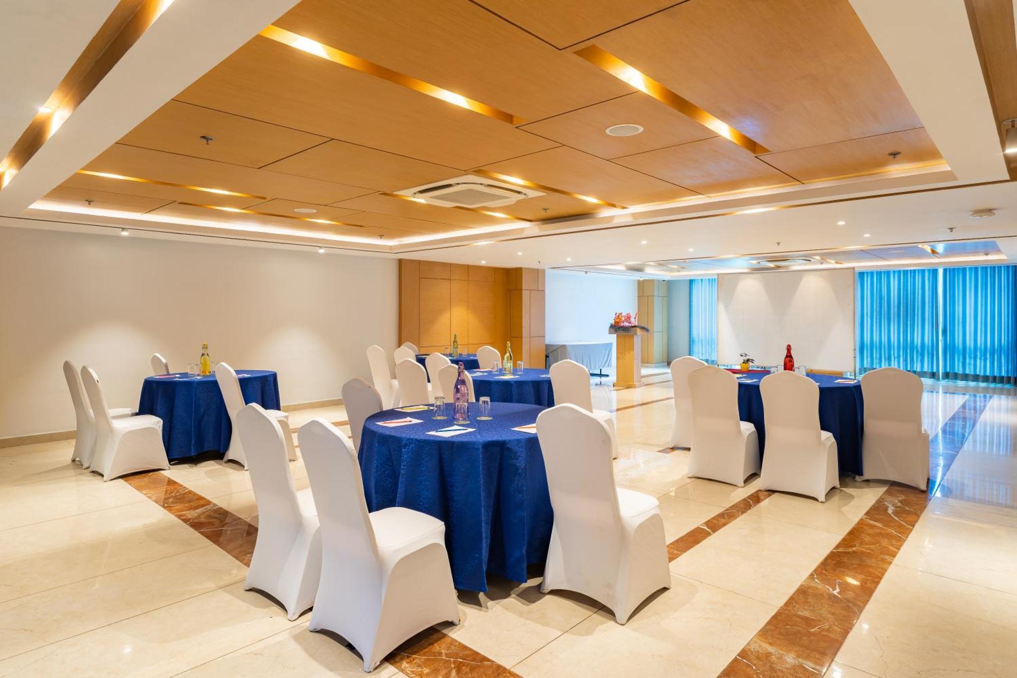 Hotel Siraichuli Csitvan Kültér fotó